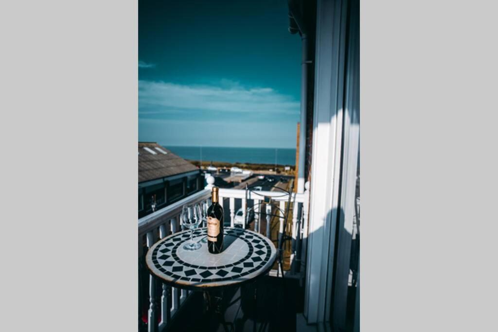 Glide Surf Casa Apartment Cromer Exterior photo